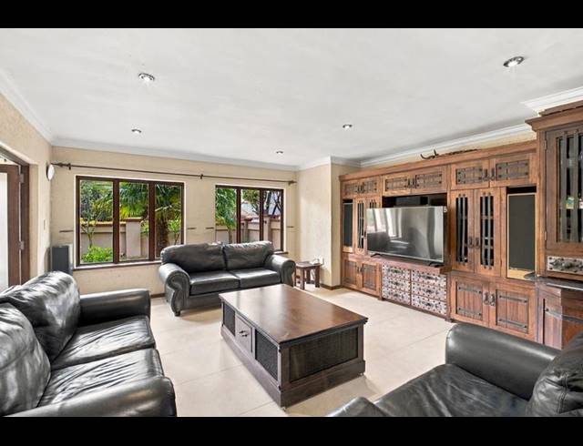6 BEDROOM HOUSE FOR SALE IN MIDSTREAM ESTATE